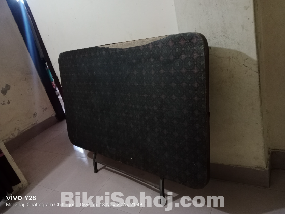 খাবার টেবিল